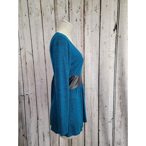 ALK Women's Medium‎ Venus Faux Leather T-Strap V-Neck Sweater Blouse Shirt NWOT - Picture 3 of 9